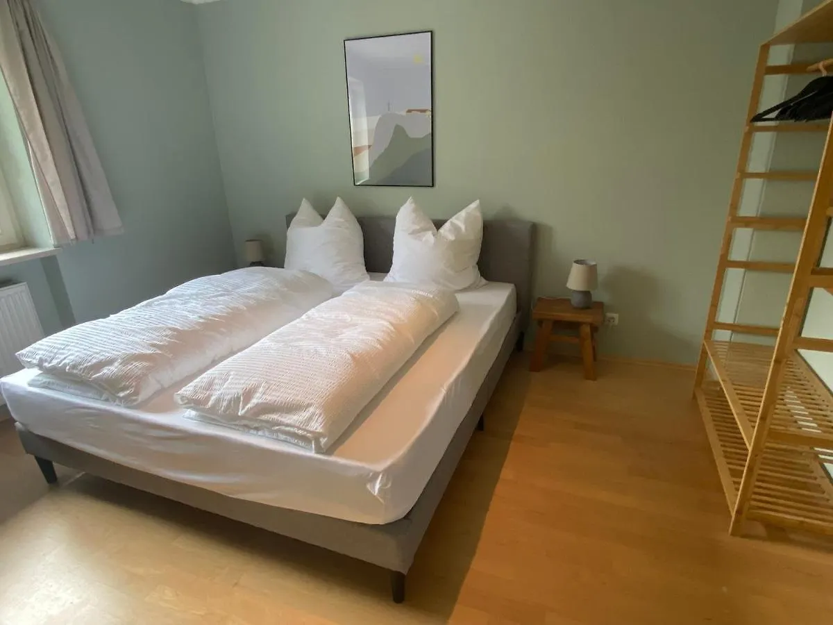 Modern Eingerichtete Wohnung Mit 2 Schlafzimmern Bergen  0*, Bergen (Traunstein) Germany