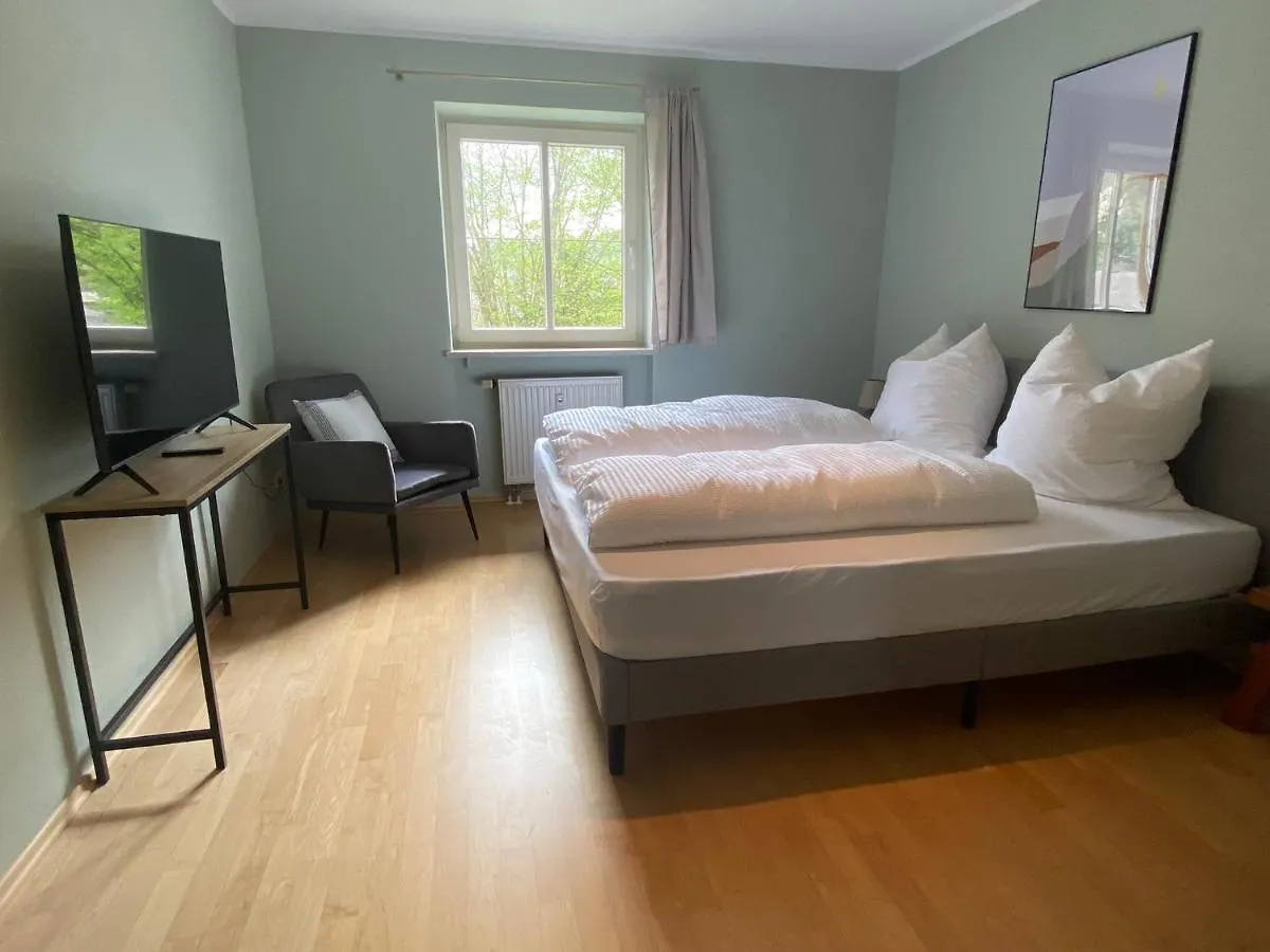 Modern Eingerichtete Wohnung Mit 2 Schlafzimmern Bergen  0*, Bergen (Traunstein)