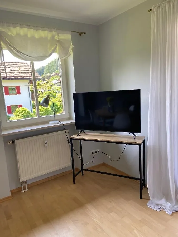 Modern Eingerichtete Wohnung Mit 2 Schlafzimmern Bergen  0*, Bergen (Traunstein)